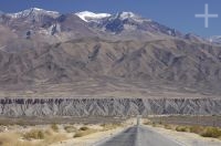 Road leading to Cachi, in the 'Calchaquí' valley, province of Salta, Argentina