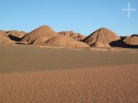 Cerros (un paleosalar) en los alrededores de Tolar Grande, en el Altiplano (Puna) de Salta, Argentina