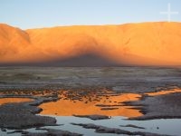 Puesta del sol en los cerros (un paleo-salar) en los alrededores de Tolar Grande, en el Altiplano (Puna) de Salta, Argentina