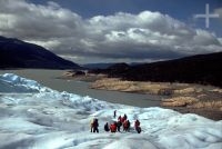 El grupo del Desafio Antonio Carrelhas 2005, glaciar Perito Moreno, Patagonia, Argentina