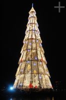 El más alto arbol de Navidad flotante, de la Bradesco Seguros e Previdência, Lagoa Rodrigo de Freitas, Rio de Janeiro, Brasil